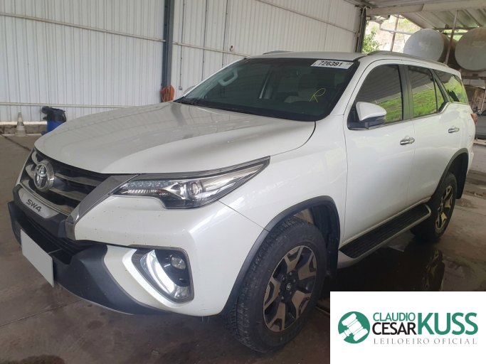 TOYOTA HILUX SW4 19/19